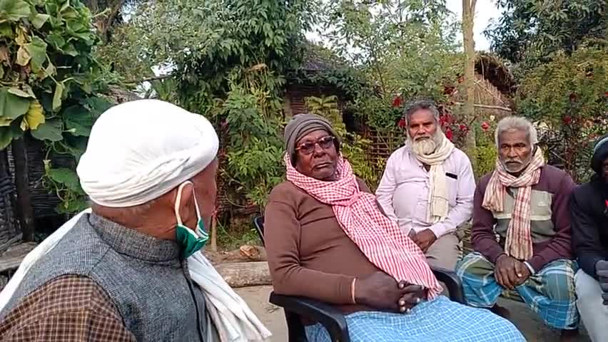 वैशाली: #माई_बाप_समीकरण_धोखा_है,,,, 
            #भाई_को_भाई_से_जोरों_मौका_है,,,,,       #किसान_नेता- राजू भाई।।