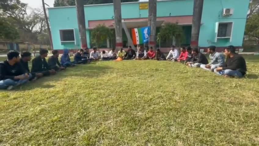 NSUI राजमहल नगर इकाई द्वारा सर्किट हाउस राजमहल में शिक्षा बचाओ देश बचाओ का पोस्टर लांच किया गया
#nsuisahibganj