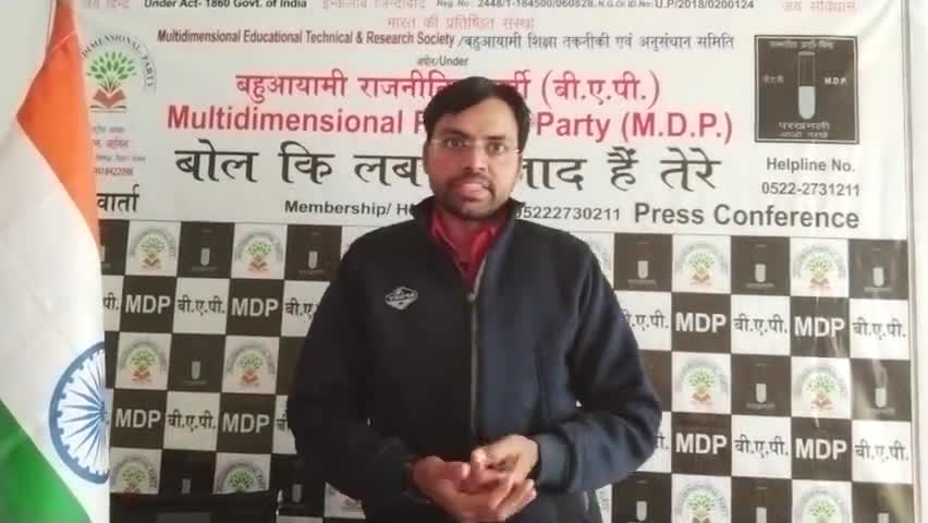 #नेताओ की #फैक्ट्री से #स्नातक #इंजीनियर बनने वालो को इतना तो #साक्षर बनादे साहब #सब्जीठेला #ऑटो चलाए तो #इंडिकेटर देदे