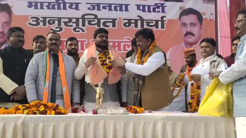 एससी मोर्चा सम्मेलन में सम्मिलित होकर मुख्य अतिथि का स्वागत किया ।
#चन्द्रपाल_खडगवंशी
#हसनपुर_विधानसभा #mission2022