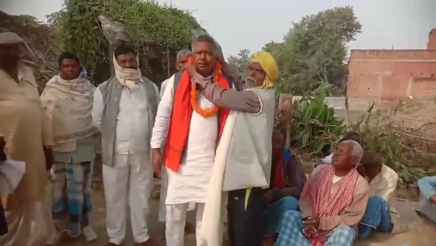 सेवराई: अरंगी मे जनसंपर्क के दौरान भाजपा नेता एवं पूर्व ग्राम प्रधान करहिया शिवशंकर सिंह को लोगो ने किया सम्मानित #चुनाव_2022