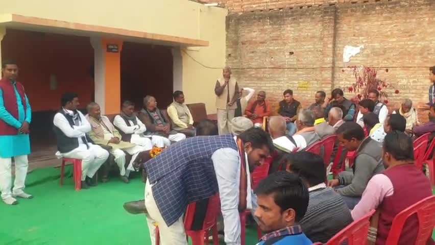 #हैदर गढ़ :माननीय अटल बिहारी वाजपेई की जयंती पर एकत्रित लोग...