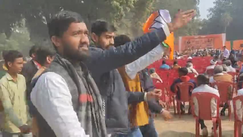 आज #जन_विश्वास_यात्रा के हमीरपुर आगमन के उपरांत एक विशाल जनसभा में उमड़ा जनसैलाब।


#भाजपा_का_विजय_संकल्प