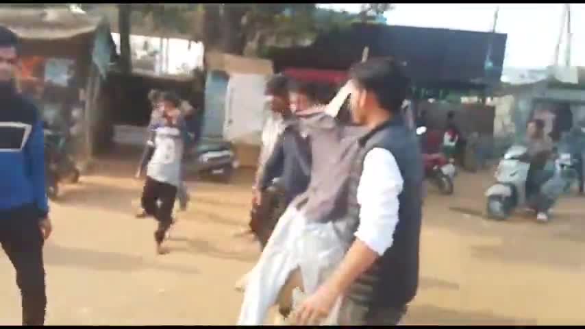 बालाघाट: किरनापुर में  मुख्यमंत्री शिवराज सिंह चौहान का पुतला दहन किया गया #पुतला #दहन