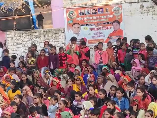 एटा: #सकीट #कस्बा #शेखपुरा गांव में#गमा #देवी #मंदिर  पर  श्रीमद् भागवत  का आनंद लेते हुए