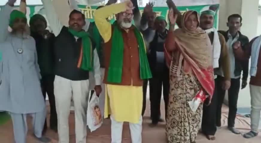 घाटमपुर। भाकियू भानु ने  घाटमपुर तहसील में अनिश्चितकालीन धरना शुरू कर दिया 
#news#aajtaknews #abpगंगा #newj  #ndtv