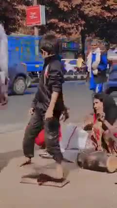 #हुनर तमाशा #करता है सड़कों पर
#महलों में राज #किस्मत करती है...🙄🙄
#पिस्ता_का_टीम_में_चयन_करो