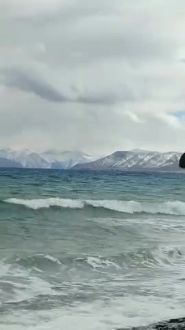 दुनिया कितनी सुंदर है
तेरे दीदार से तस्दीक़ हो

©अभिनव

#incredibleindia #ladakh #pangong