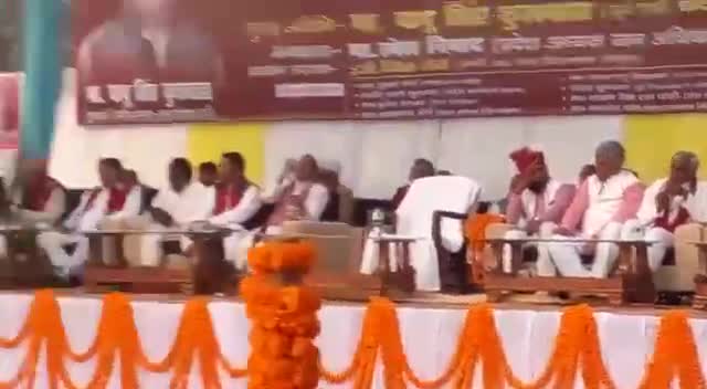 बाबू सिंह कुशवाहा जी आज जौनपुर में आए और अपने कार्यकर्ताओ का मनोबल badhaya
#jaunpur #uttarperdesh