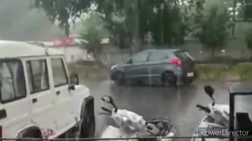 बिछुआ: बिछुआ नगर समेत सम्पूर्ण ब्लॉक में मंगलवार को करीब 1 घंटे तक हुई बेमौसम बारिश, सब्जी उत्पादक किसान चिंतित #बेमौसम_बारिश