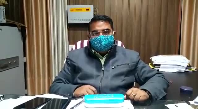 पार्लियामेंट स्ट्रीट: #दरभंगा जिला परिवहन पदाधिकारी #रवि कुमार ने लोगों को #ओमिक्रोन से सतर्क रहने और गाइडलाइंस का पालन करने की सलाह दी।
