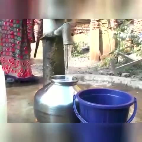 चरखारी: *बूंद बूंद को मोहताज हैं सदर बाजार वार्ड के वाशिंदे* नगर के कई वार्डो मे पानी नहीं पहुंच रहा बाते हो रही बड़ी बड़ी #हर_घर_नल #जल की  हर घर जल पहुंचाने की