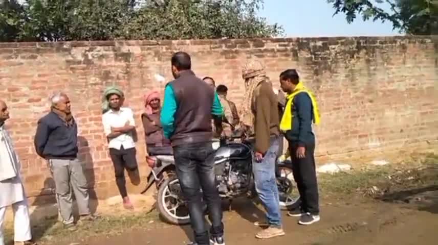 10 जनवरी जिला मुख्यालय दबरई फिरजोबाद में आरक्षण आंदोलन को सफल बनाने के लिए गढ़रौली की जनता से जन सम्पर्क कर शामिल होने की अपील की #आरक्षण #जातिजनगणना #मंडलकमीशन #निजीकरण
