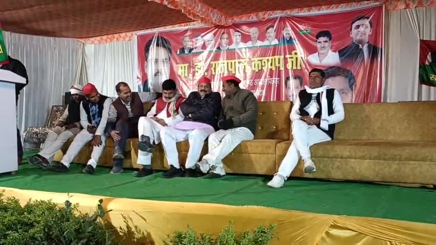 खलीलाबाद: संत कबीर नगर के  #तामेश्वर नाथ में #समाजवादी पार्टी जन #चौपाल का किया गया आयोजन, आयोजन जिला पंचायत #अध्यक्ष के घर पर हुआ