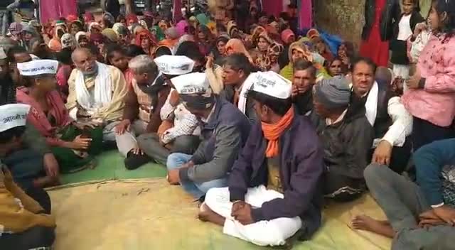 पन्ना: बोधा मोड़ पर किसानों के समर्थन में धरने पर बैठे आम आदमी कार्यकर्ता #आम आदमी पार्टी #किसान आंदोलन#धरना प्रदर्शन #बोदा मोड