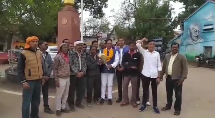 बेरला: झेरिया यादव समाज के प्रदेश अध्यक्ष बेमेतरा के जय स्तंभ चौक पहुंचने पर समाजिक बंधुओं ने किया स्वागत।
#जय_श्रीकृष्ण