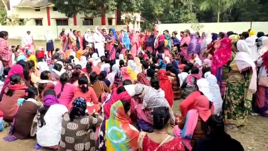 बालाघाट: बालाघाट में पोषण आहार ट्रैकर एप्प से परेशान हैं आंगनवाड़ी कार्यकर्ता #हड़ताल