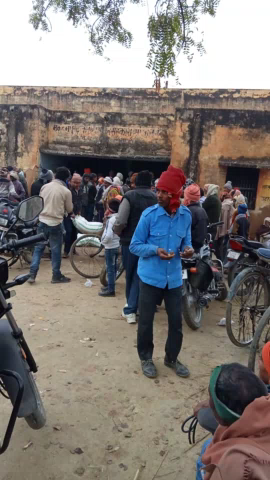 मंझनपुर: #@#खाद लेने के लिए बहुत परेशानी हो रही है#