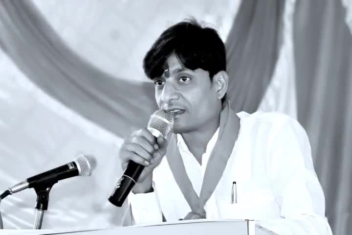 #एक #हमें #आवारा #कहना #कोई #बड़ा #इल्ज़ाम #नहीं
#दुनिया #वाले #दिल #वालों #को #और #बहुत #कुछ #कहते #हैं