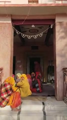 चूरू: आज नयाबास स्थित खेड़ापति बालाजी धाम मैं पौष माह के अवसर पर पौष बड़ा प्रसाद का आयोजन किया गया #churu#payalsaini #news#raj