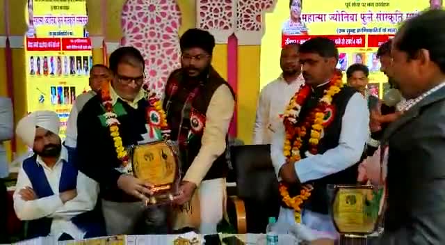 आज दिनांक 2 जनवरी 2022 को #राजकीय औद्योगिक एवं  कृषि प्रदर्शनी अलीगढ़_महोत्सव  कार्यक्रम  में....#महात्मा ज्योतिबा फुले संस्कृत सम्मेलन# सम्मिलित होने का सौभाग्य प्राप्त हुआ ।
धन्यवाद।