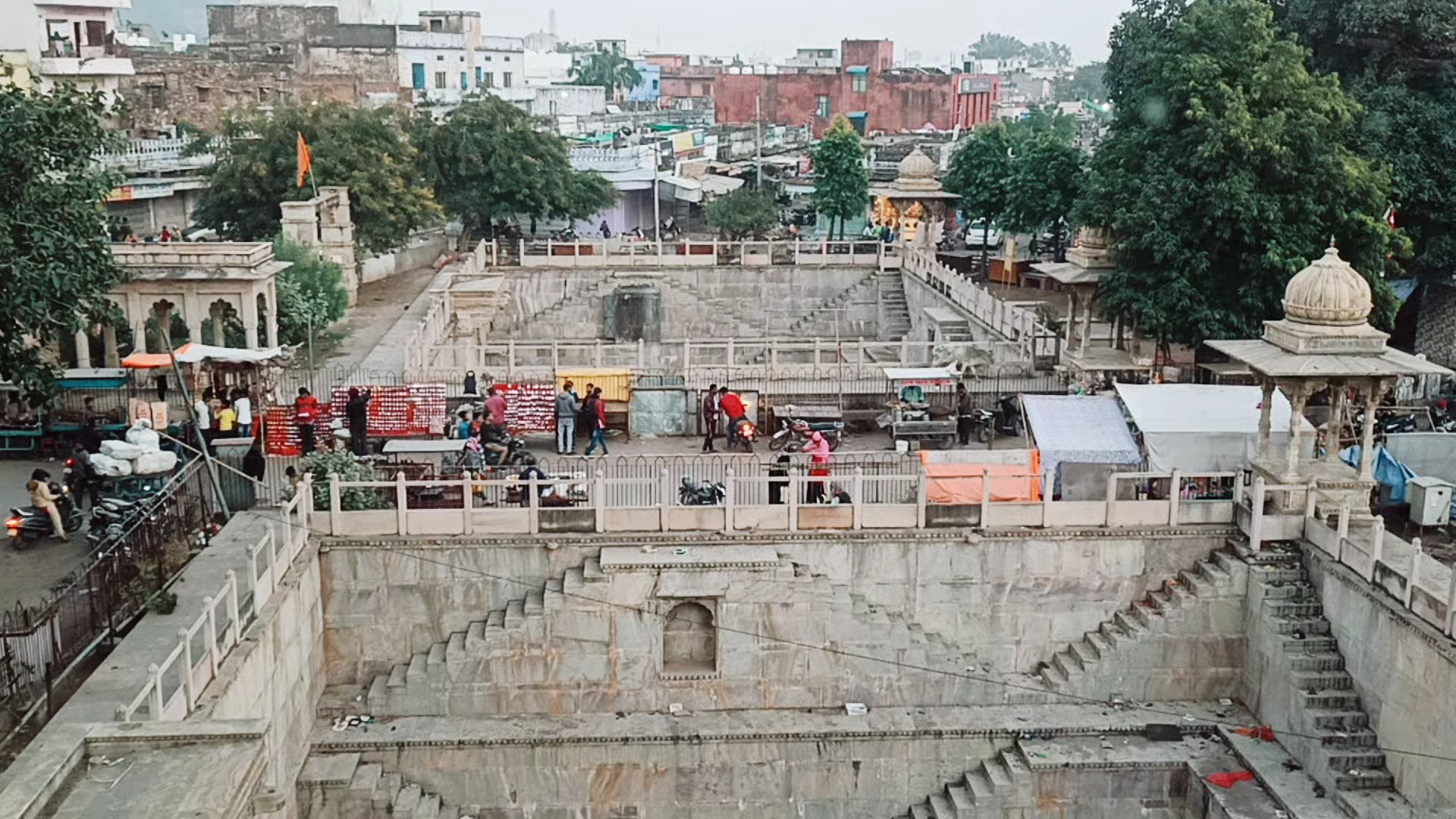 बूंदी: नगर - सागर कुंड में गंदगी हुई पड़ी है साफ सफाई का कोई ध्यान नहीं है  #bundi #rajashthan