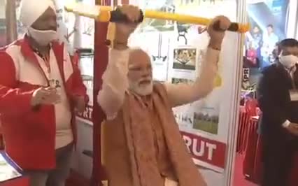 उत्तर प्रदेश:- PM Shri Narendra Modi Ji using fitness equipment at the venue of Sports University. 
#Modi #fit_india