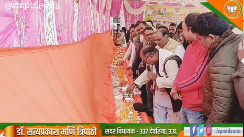 आज अपने विधानसभा क्षेत्र देवरिया सदर के #गौरीबाजार के #बखरा में विभिन्न सड़को का #लोकार्पण एवं शिलान्यास किया।

#spmtdeoria #देवरिया
#Modi #Yogi #bjp4up