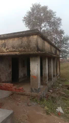 नवादा: orena panchayat se kalipur ganw ka panchayat bhawan hai jo 10 sal na safaye hua or nahi moramt kiya #हा