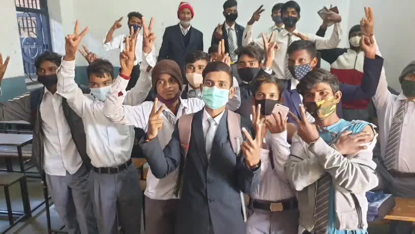 नामकुम: रांची में 15 से 18 आयु वर्ग के बच्चों को लगाया जा रहा है टीका, डीसी कर रहे हैं मॉनिटरिंग
#ओमीक्रोन