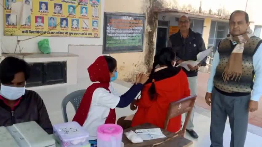 फागी: फागी में 15 से 18 वर्ष आयु वालों के कोरोना वेक्सिनेशन का टीका लगाया गया कुल 2243 डोज लगाई गई।
#फागी