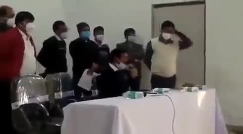 लोगों तक सच्चाई ना पहुंचे इसलिए हमारे द्वारा पोस्ट की गई video public app रोक देता है 

#vaccinationnss #goverment