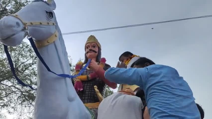 #हसनपुर_विधानसभा के गांव भीमाठीकरी में महाराणा प्रताप जी की प्रतिमा का अनावरण किया ।
#चन्द्रपाल_खडगवंशी
#मिशन2022 #bjpup