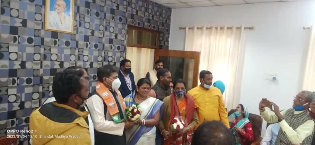 #शहडोल

सर्किट हाउस शहडोल में भाजपा जिला पदाधिकारी और कार्यकर्ताओं से भेंट की ।
BJP Madhya Pradesh