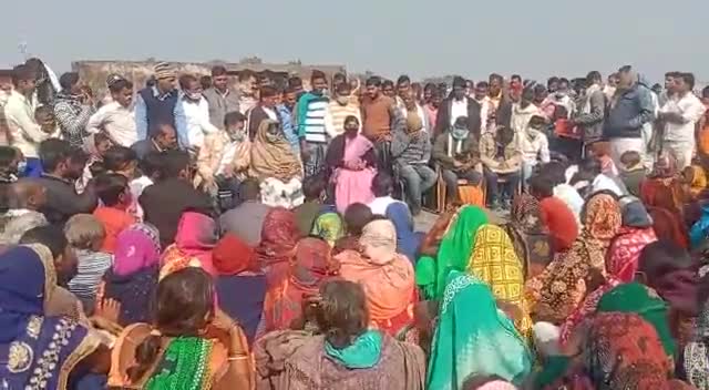 डुमरिया:नारायणपुर पंचायत के मुखिया #श्रीमती सरोज देवी ने ग्रामवासियों को संबोधन किए और सरकारी लाभ दिलाने की आश्वासन दिए
