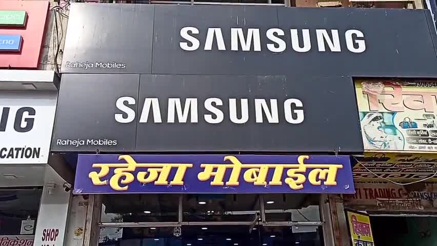 भिवानी की हांसी गेट पर स्थित रहेजा मोबाइल शॉप से चोरी हुआ iPhone 13 घटना का cctv वीडियो सामने आया। #भिवानी #cctvfootege