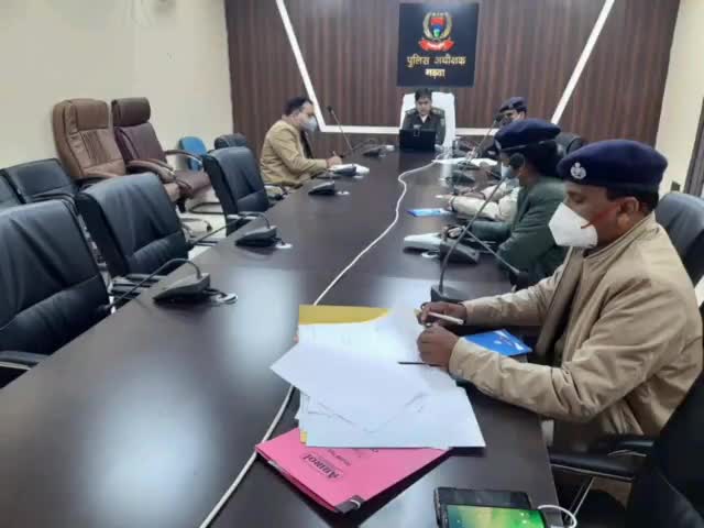 गढ़वा: जिला समाहरणालय में पुलिस अधीक्षक ने जिले के सभी पुलिस पदाधिकारियों के साथ की जूम मीटिंग #पुलिस #मीटिंग