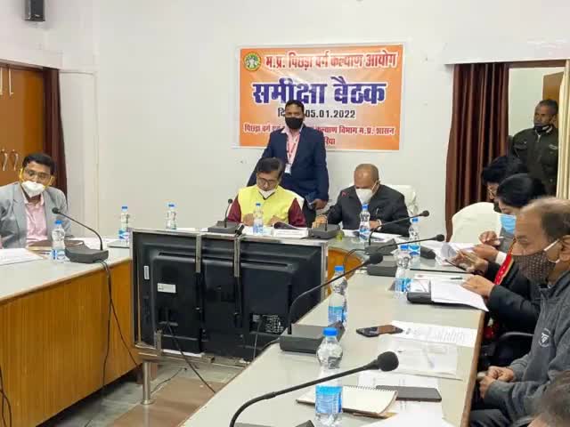 #उमरिया

मध्य प्रदेश पिछड़ा वर्ग कल्याण आयोग के अध्यक्ष श्री गौरीशंकर बिसेन जी के साथ आज कलेक्ट्रेट सभागृह उमरिया में जिले के संबंधित अधिकारियों के साथ बैठक की ।
BJP4Rewa