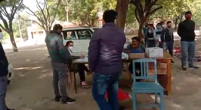चरखारी:जिला शिक्षा एवं प्रशिक्षण संस्थान #डायट_चरखारी में सभी प्रशिक्षुओं की कॉरोना जांच की गई प्राचार्य ने कोविड सावधानी बरते को कहा संस्थान में हेल्प डेस्क जारी किया साथ ही दो गज की दूरी, मास्क  अनिवार्य किया गया