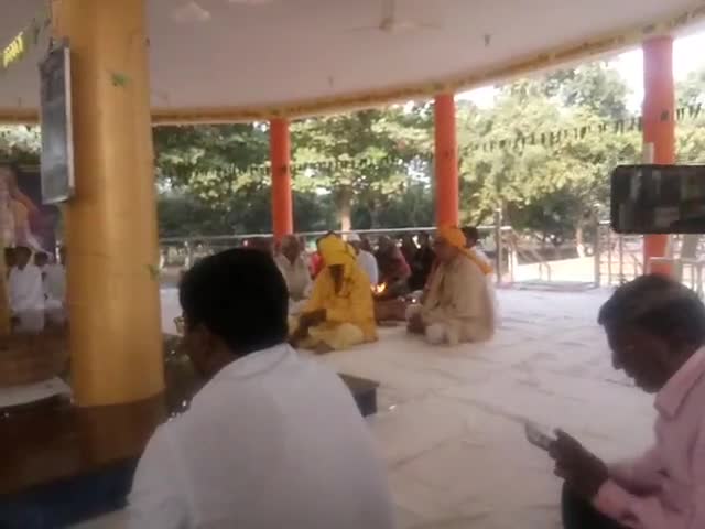 #होशंगाबाद #आर्ष #गुरुकुल के #यज्ञशाला में #देव #पूजा #उपासना करते हुए #संतराम