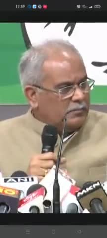 घर से निकले थे, "भाइयों... बहनों... मित्रों" कहने खबर मिली कि कुर्सियां तो खाली है! फेंकू के लिए यह दर्द भी किसी "मौत" के डर से कम नहीं.......
#कायराना  हरकत #ढोंगी #नौटंकी #पाखंड #कड़ीनिंदा