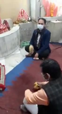 मोदी जी की दीर्घायु के लिए स्थानीय मंदिर में महामृत्युंजय महामंत्र का जाप किया और ईश्वर से प्रार्थना की।

#narendramodi
#LongLivePMModi
#ModiJiJiyoHazaroSaal