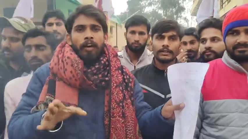 जेल की सलाखें और पुलिस की लाठी के दम पर इंकलाबियो की आवाज को कभी दबाया नही जा सकता...
एसपी ऑफिस श्रीगंगानगर
#SFI