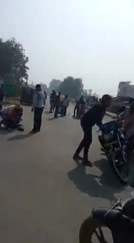 गिद्धौर के रतनपुर चौक पर अनियंत्रित बाइक ने आपस में टक्कर मारी#gidhaur#ratanpur