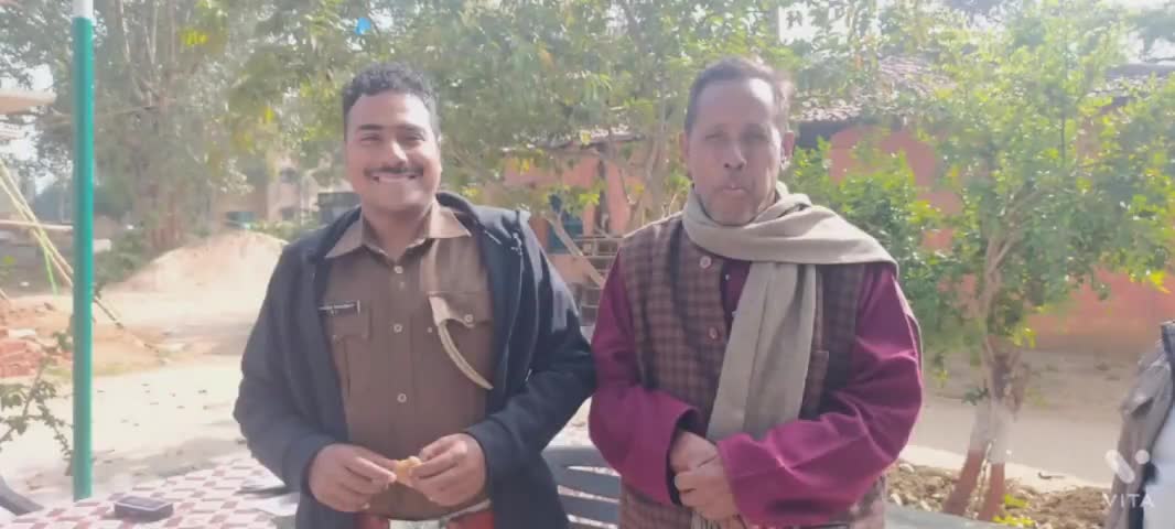 #बिश्रामपुर थाना प्रभारी को मिठाई खिलाकर व बुक्के देकर बिभिन्न समाजिक कार्यकर्तओं द्वारा शुभकामनाएं दी गई।
#Police