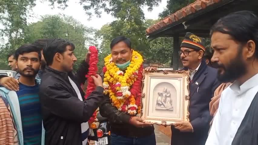 घाटमपुर चौकी प्रभारी श्री #विनीत_मिश्रा जी के विदाई समारोह में!
#आमिर_जैदी - राष्ट्रीय कार्यकारिणी सदस्य यूथ ब्रिगेड