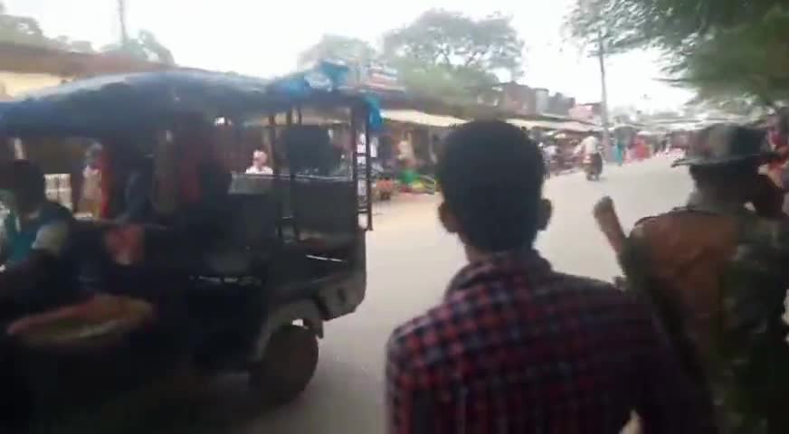 भवनाथपुर: थाना मोड़ पर पुलिस प्रशासन ने चलाया मास्क चेकिंग अभियान,बिना मास्क के पकड़े गए लोगों को हिदायत देकर छोड़ा गया#चेकिंग अभियान