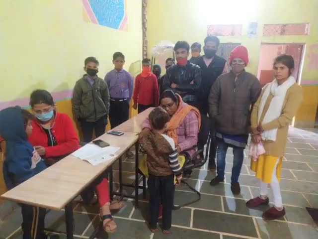 ज्ञानोदय पब्लिक हाई स्कूल में स्वास्थ्य अमले ने स्वच्छता के लिए किया जागरूक
#covid19vaccinationdrive #news_updates
