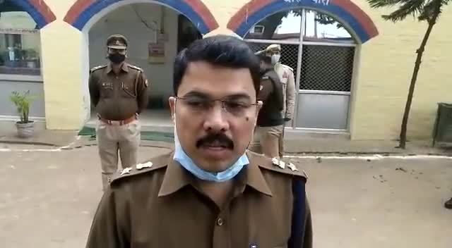 पुलिस चौपाल के तहत गोरखपुर एसएसपी डॉ विपिन टाडा ने सुनी फरियादियों की आवाज।
#gorakhpurpolice 
#ggorakhpurup