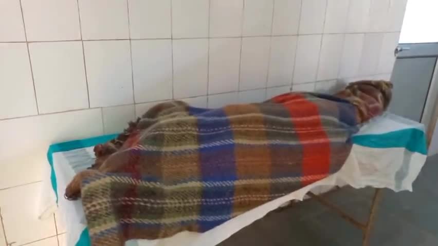 देेेवरिया: #भटनी थाने के गाँधी चौक का मामला सामने आया जहां पुत्र की मौत के बाद मां ने पुलिस के साथ आर्केस्ट्रा मालिक पर लगाया आरोप